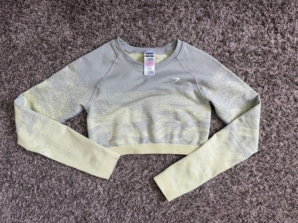 Gymshark Workout Crop Top Size Medium Women's Activewear Long Sleeve